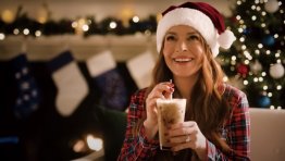 Lindsay Lohan Blends Milk and Pepsi in Pepsi’s Terrible Christmas Commercial