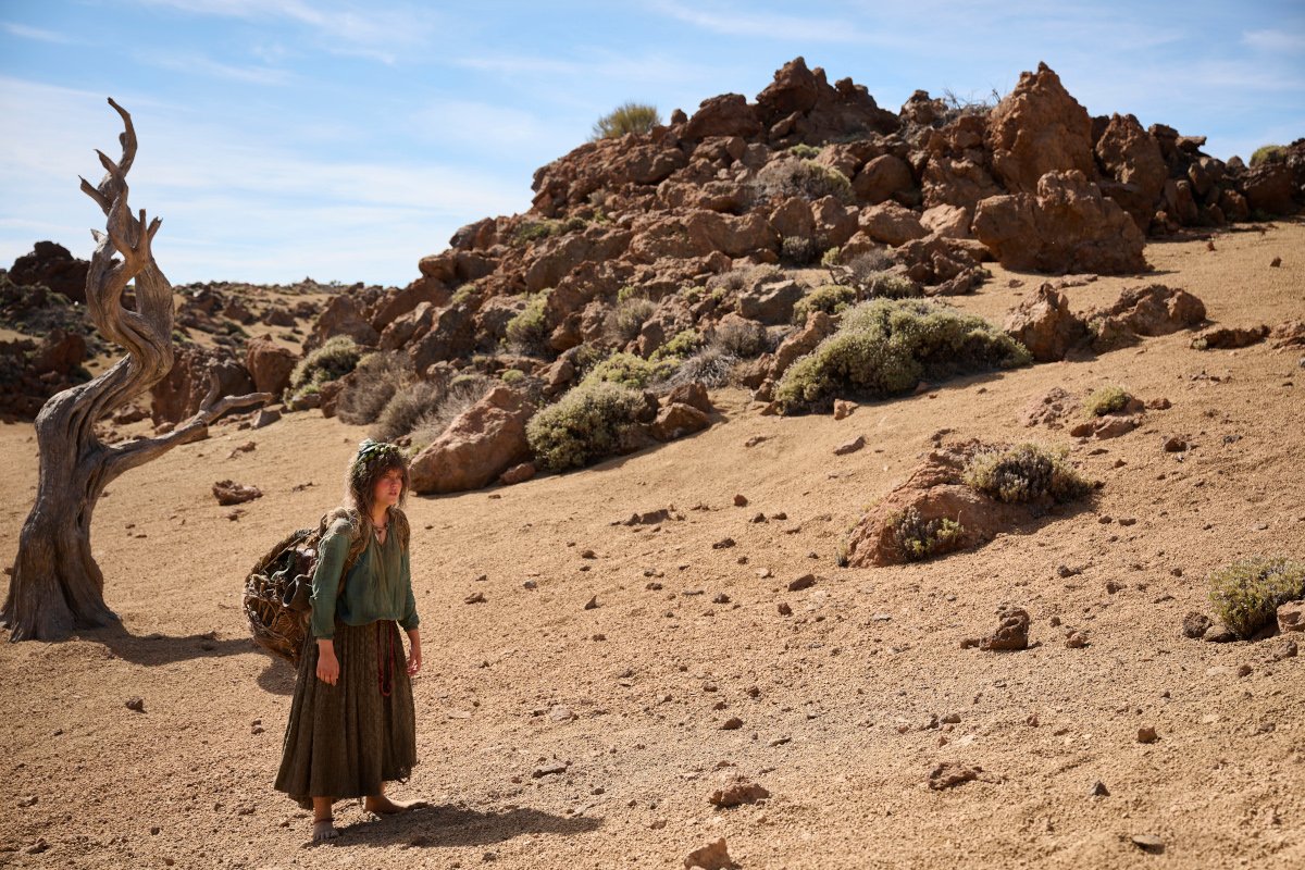 Nori in the desert  in The Rings of Power season two